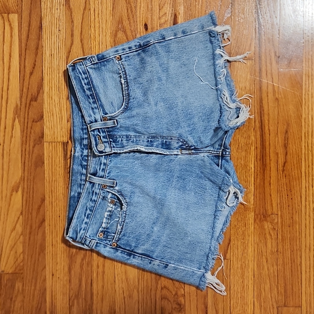 Levi Jean Shorts// W33 L32